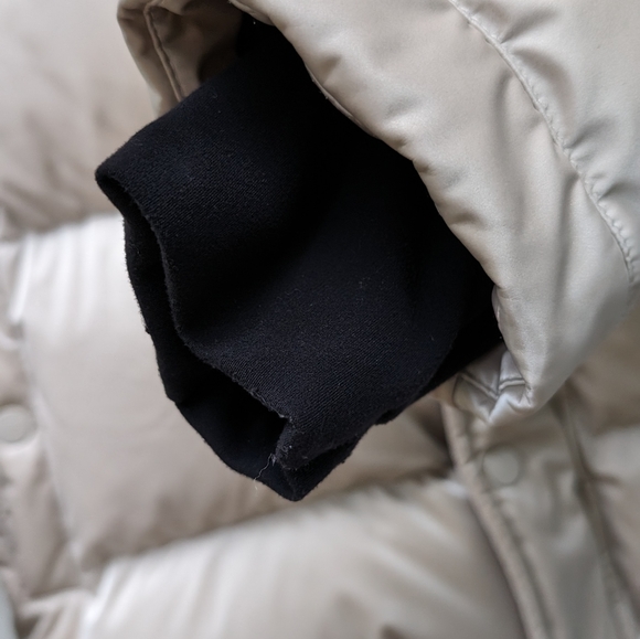 Aritzia TNA Super Puff Original Hooded Down Puffer Jacket, Size M - Picture 3 of 8